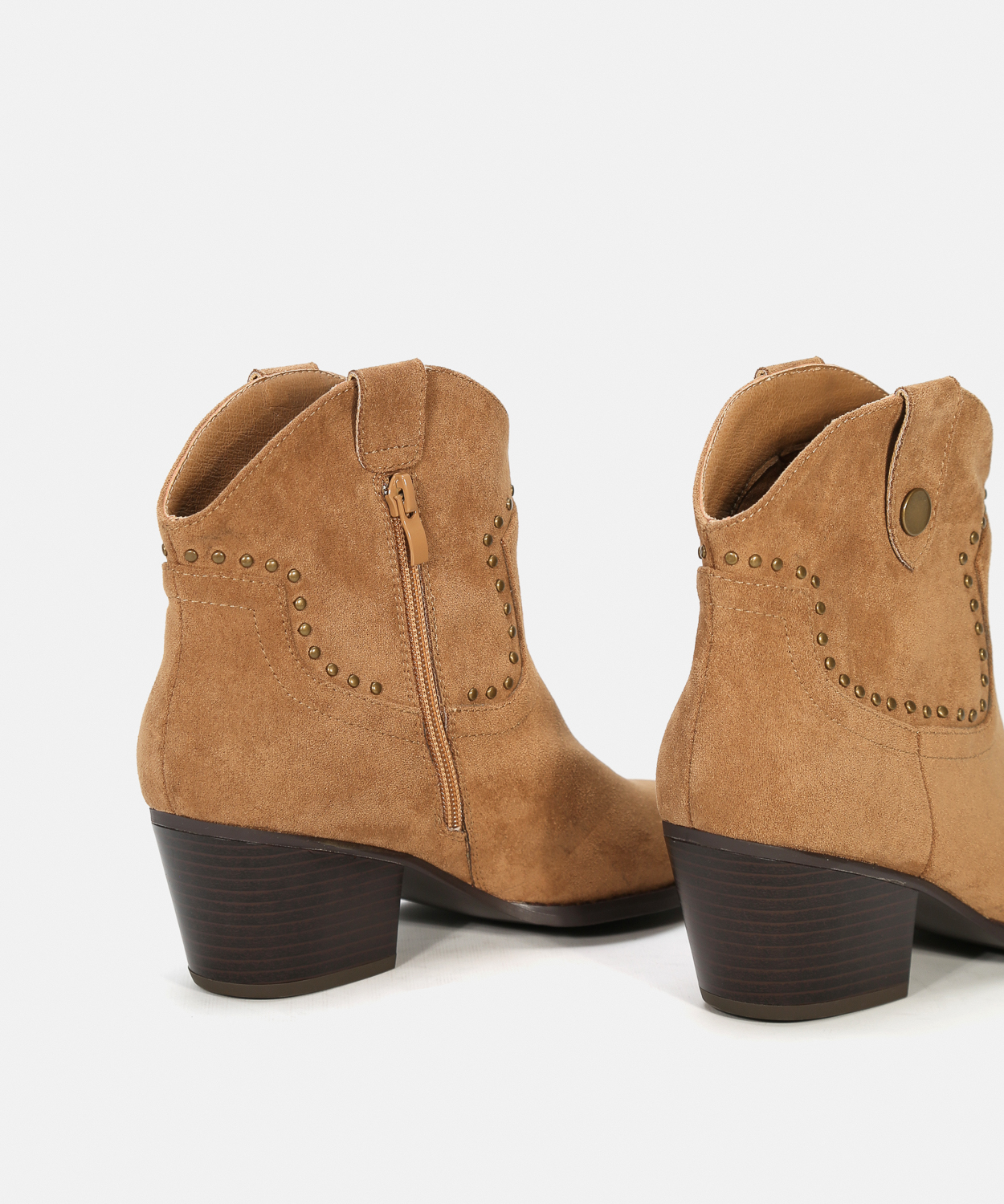 Botines cowboy tac&oacute;n tachas image number null